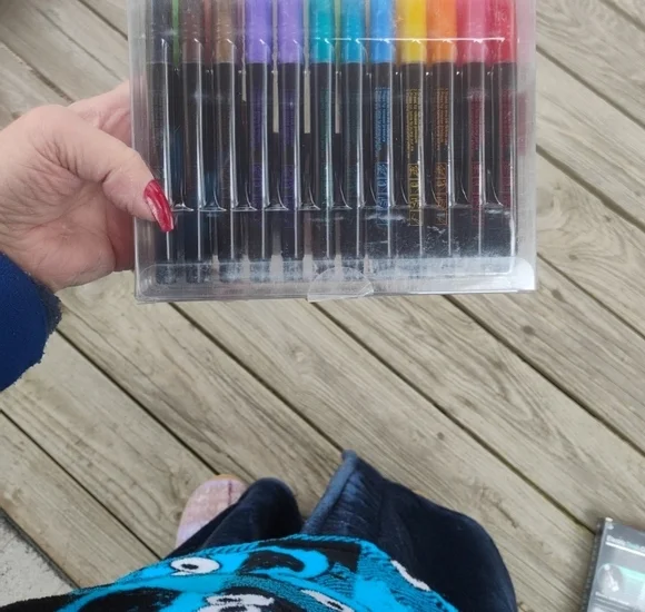 Colorful Outline Marker Set - Picture 2 of 6